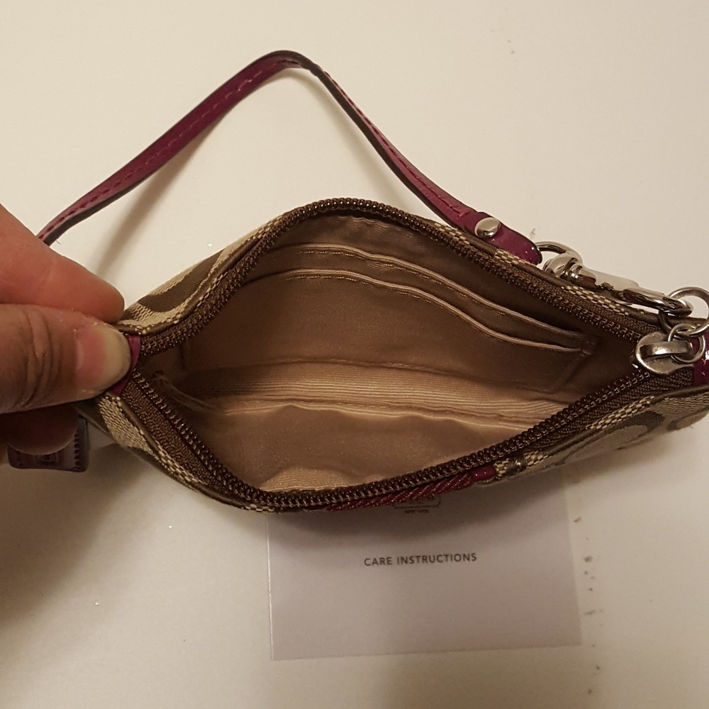 Coach Wristlet Passion Berry NWT - Picture 4 of 5